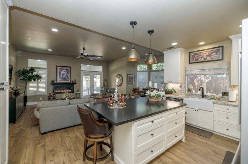 1955 Tuolumne Rd, Turlock CA  95382-8912 exterior