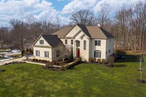 5643 Streamside Dr, Galena, OH 43021-8543
