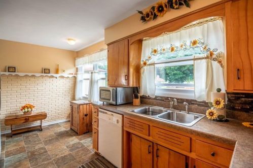 837 Spencer Ave, Hermitage PA  16146-3159 exterior