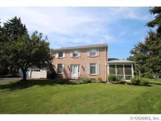 8 Reitz Cir, Pittsford, NY 14534-2204