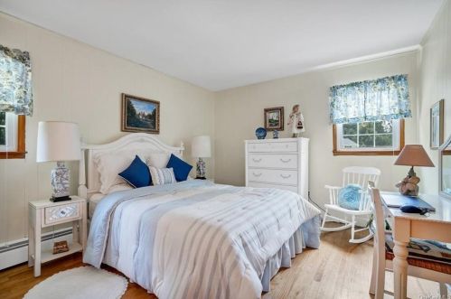 18 Mayer Dr, Airmont NY  10901-3825 exterior