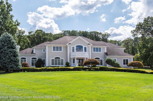 24 Dora Ln, Holmdel Village NJ  07733-1671 exterior