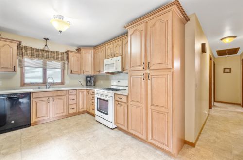 29632 Clover Ln, Waterford WI  53185-5004 exterior