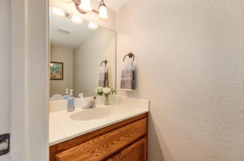7064 Castle Creek Way, Rio Linda CA  95673-2441 exterior
