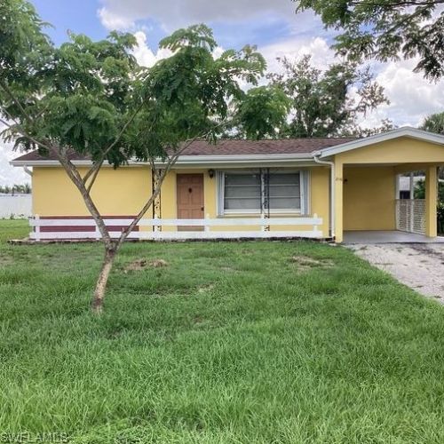 216 Seaton Ave, Lehigh Acres, FL 33936-5851