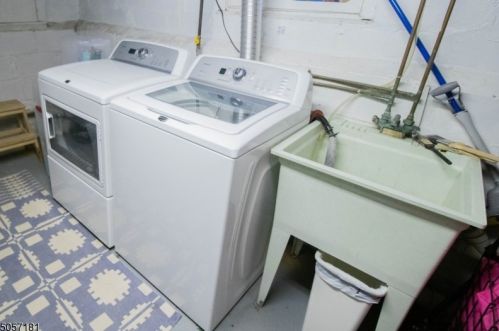 2 Montclair Ave, Nutley NJ  07110-1124 exterior