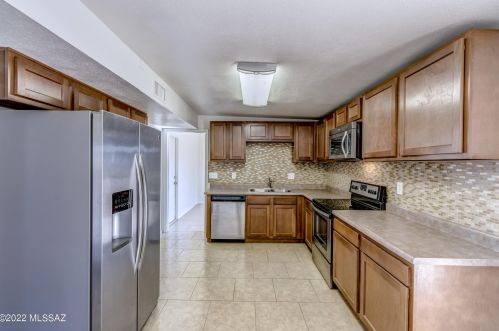 7256 Toronto St, Tucson AZ 85730-2421 exterior