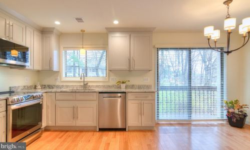 12127 Captiva Ct, Herndon VA 20191-1205 exterior