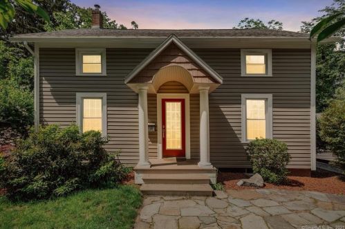 19 Ash St, Manchester, CT 06040-6524