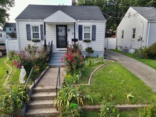 176 Bunns Ln, Woodbridge, NJ 07095-1721