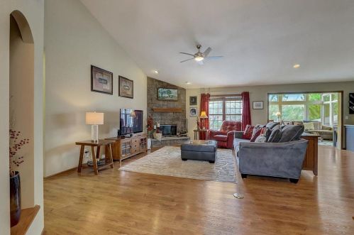 15375 Glendale Dr, Waukesha, WI 53151-2915