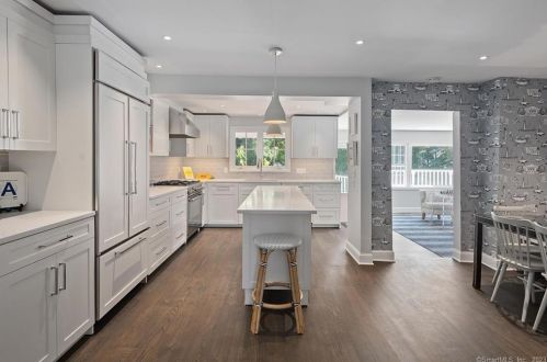 5 Mansfield Pl, Westport CT  06880-5045 exterior