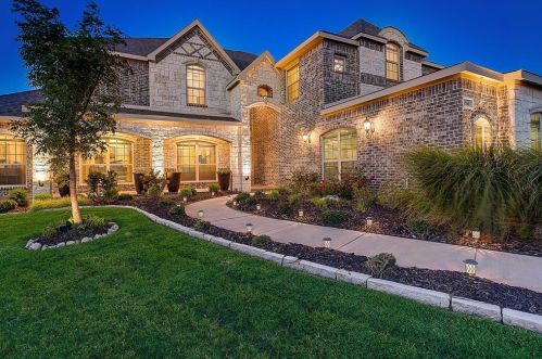 8500 Pinewood Dr, Fort Worth, TX 76123