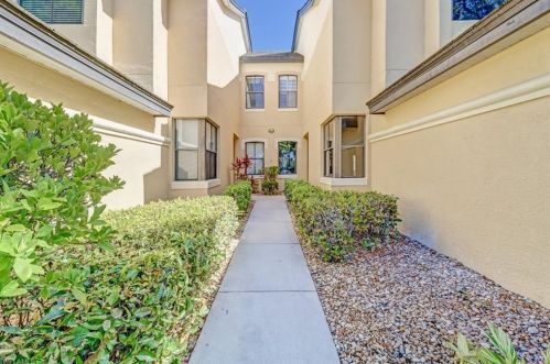 160 Vintage Cir, Naples, FL 34119-4720