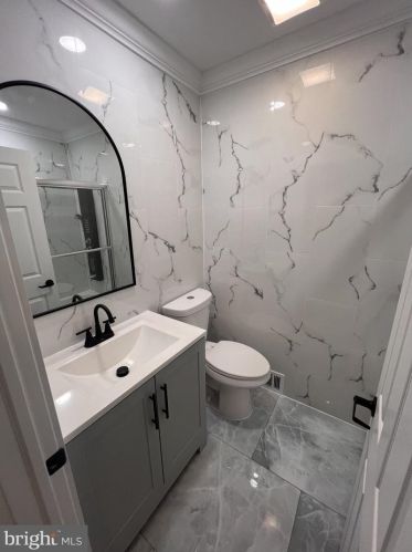 4950 19th St, Philadelphia PA  19112-0017 exterior