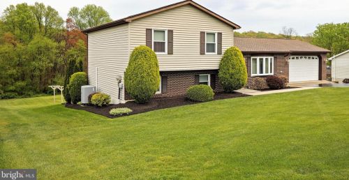 15 Panorama Ln, Hanover, PA 17331-8409