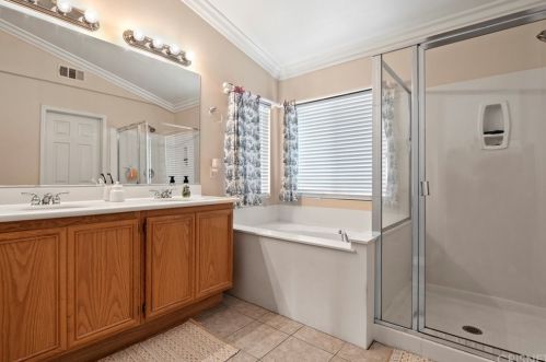 28423 Connick Pl, Santa Clarita CA  91350-1991 exterior