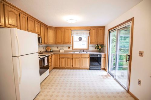 9 Mulberry Rd, Salem NH  03079-3801 exterior