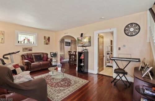 706 Drake Ave, Roselle NJ  07203-2218 exterior