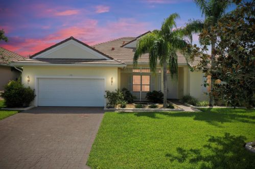 121 Madison Ct, Fort Pierce, FL 34986-3587