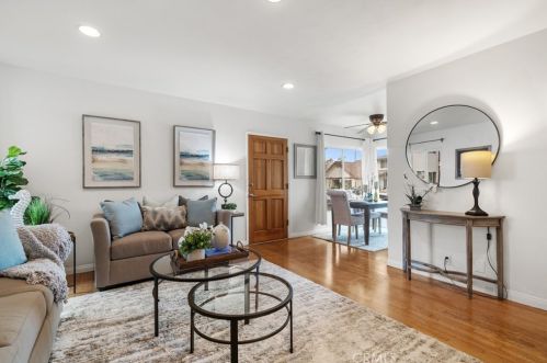 1049 3rd St, Long Beach, CA 90802-3456