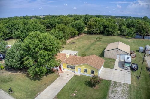 208 Wanda Ln, Greenville, TX 75402-5444