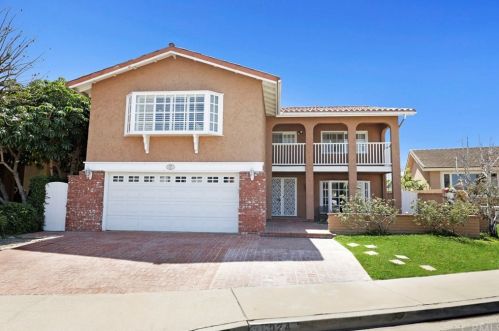 8024 Bynum St, Long Beach, CA 90808-3231