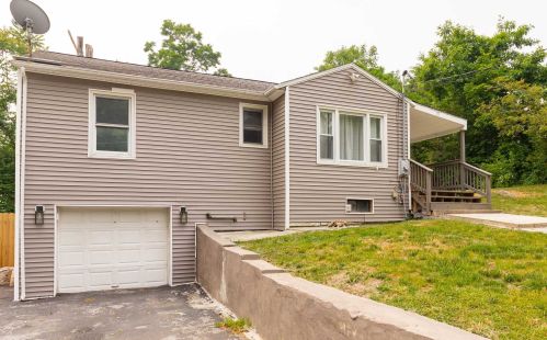 25 Holt Rd, Hyde Park, NY 12538-1867
