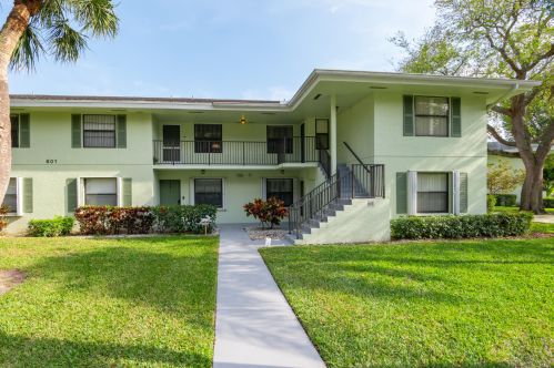 601 Sabal Ridge Cir, West Palm Beach, FL 33418-8905