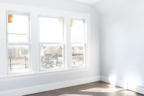 225 Spring St, Bridgeport, CT 06608-1148