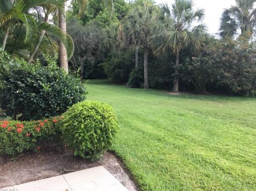 104 Clubhouse Dr, Naples, FL 34105-2937