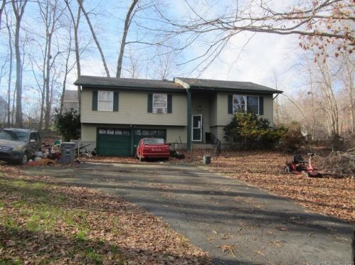 90 Sleepy Hollow Rd, Niantic, CT 06357-1922