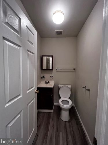 402 Adams St, Wilmington DE  19801-2017 exterior