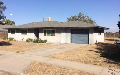 5930 Sarah St, Fresno, CA 93706-5940