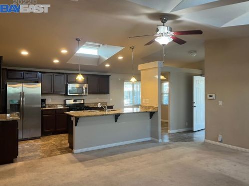 1462 Salamanca Ave, Hayward CA  94544-6256 exterior