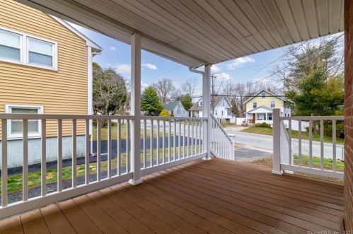 18 Phillips St, United States Coast Guard Ac CT  06320-2619 exterior