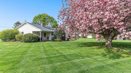 490 Schoolhouse Rd, Nassau Point, NY 11935-1261
