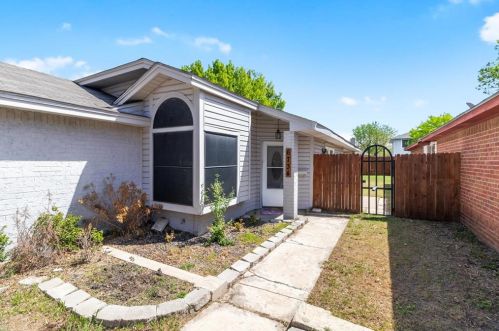 6734 Poppy Dr, Fort Worth, TX 76137-1870