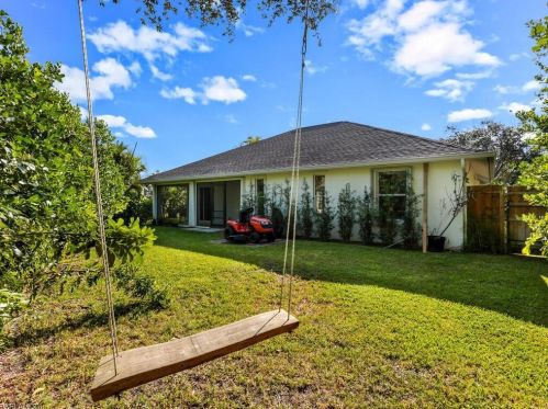 975 Hilltop Ct, Naples, FL 34103-3337