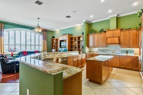 4916 Keeneland Cir, Orlando FL  32819-3141 exterior