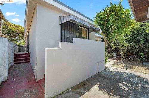 2752 Mabel St, Berkeley CA 94702-2461 exterior