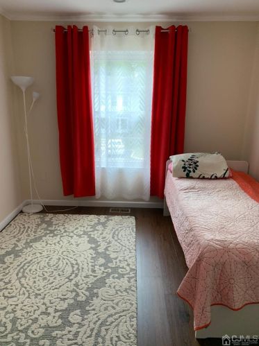 188 Applegate Ln, East Brunswick NJ  08816-5017 exterior