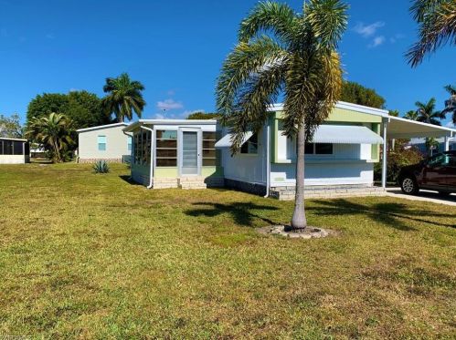 211 Matecumbe Ln, Naples, FL 34114-8423