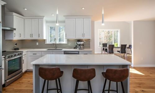 106 Old Pine Dr, Hanson, MA 02341-1201