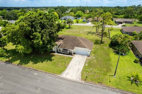506 Corinne Dr, Lehigh Acres, FL 33936-7515