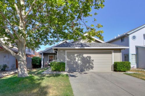 1226 Carriage Dr, Woodland, CA 95776-6714