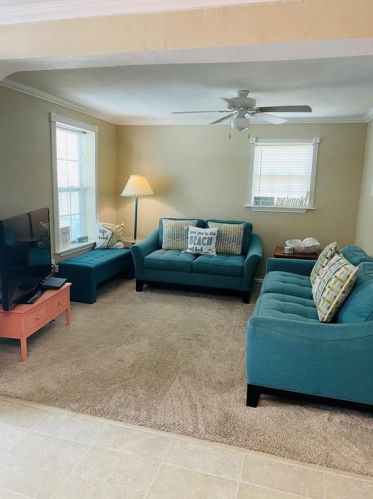2014 39th St, Galveston, TX 77550-7432