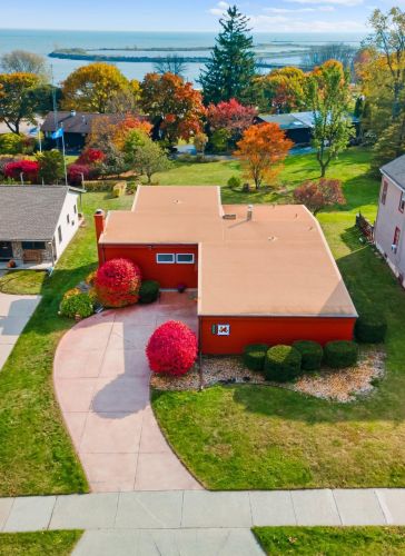 205 Cleveland Ave, Manitowoc WI  54220-2915 exterior