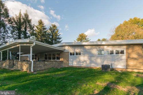 302 Lorimer Dr, Wyncote PA  19095-2114 exterior