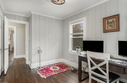 1701 Friendly Ave, Greensboro NC  27403-1238 exterior